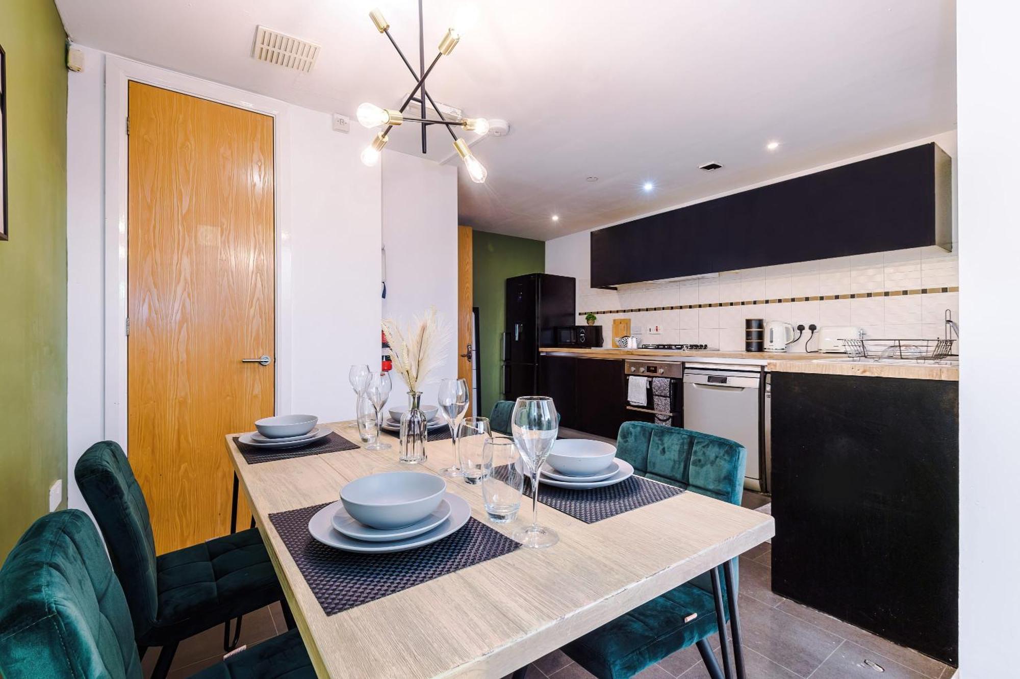 Rest&Recharge At A Spacious Townhouse By The Etihad Villa Manchester Eksteriør billede