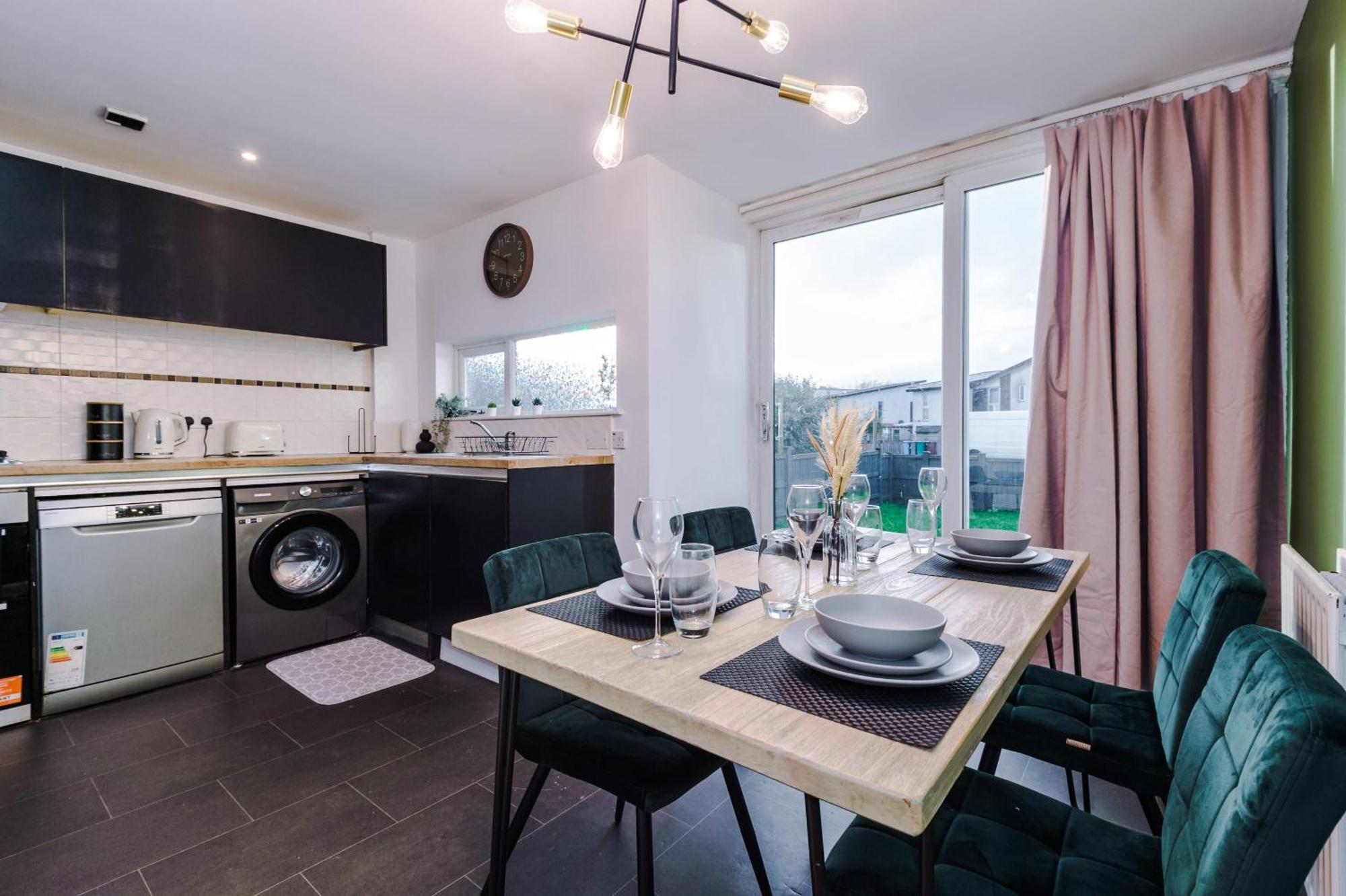 Rest&Recharge At A Spacious Townhouse By The Etihad Villa Manchester Eksteriør billede